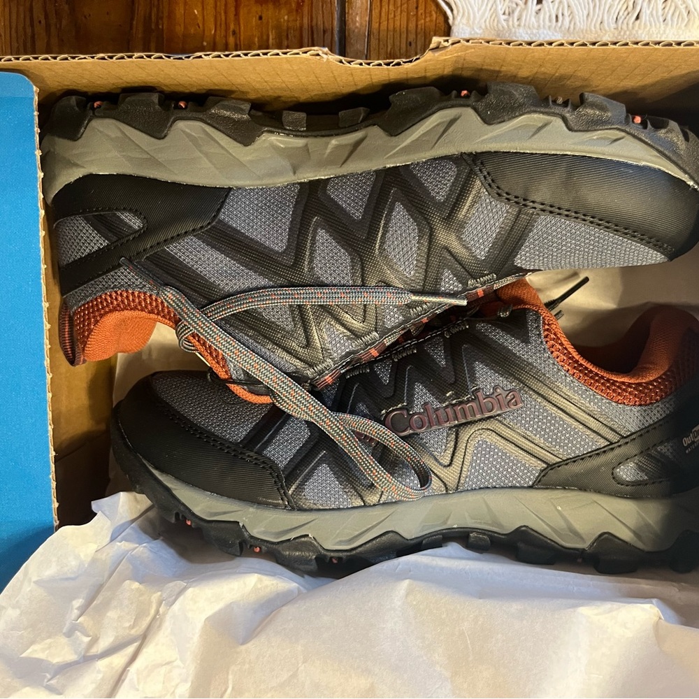 Columbia Peakfreak X2 Outdry hiking shoes , new in box , women’s size 7 - Picture 2 of 3